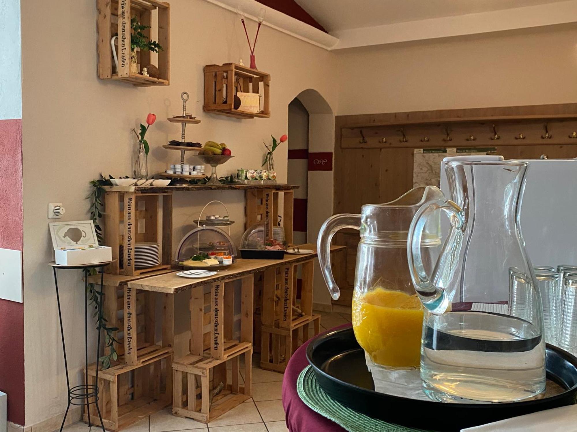 Hotel Weinstube Am Markt Gerolzhofen Bagian luar foto